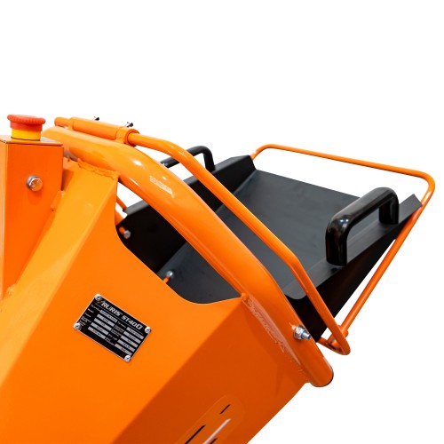 Tocator de crengi si resturi vegetale Ruris ST400